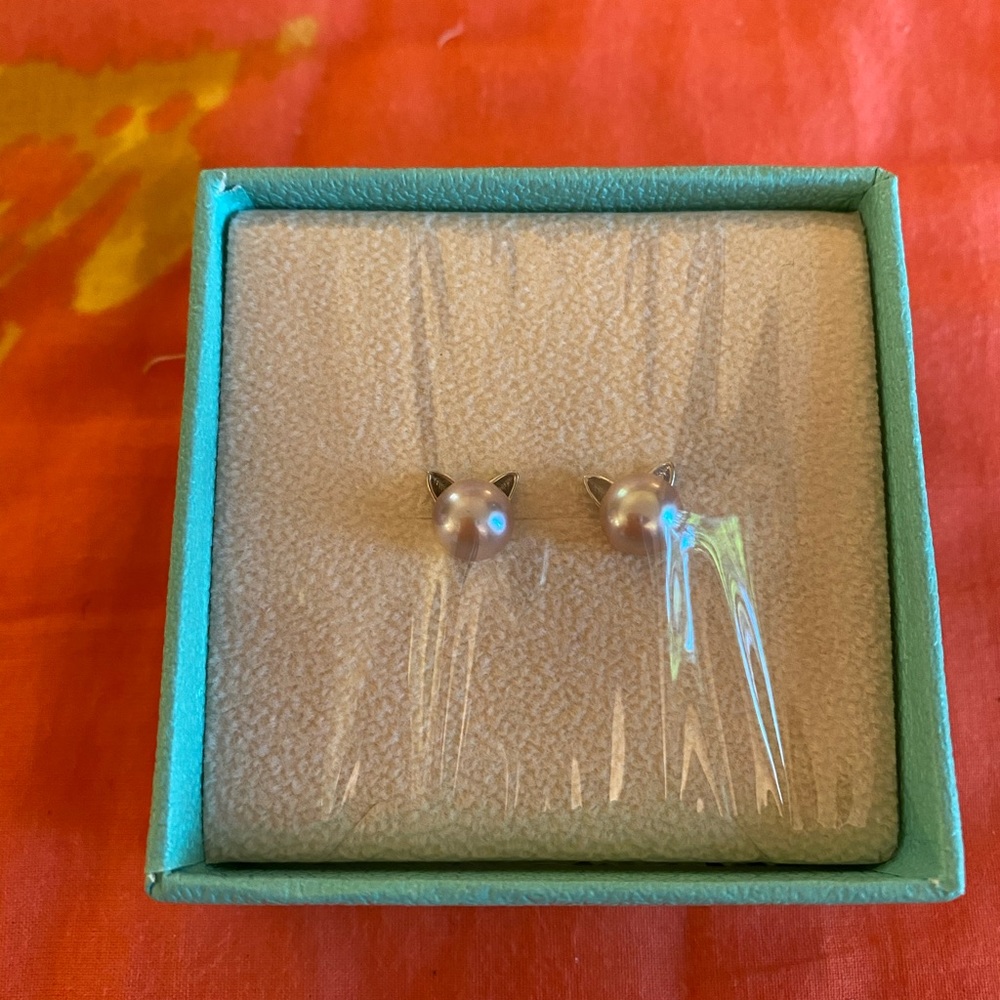 Fox earrings pearl and silver posts